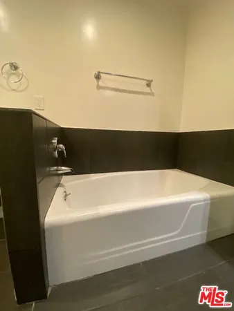 $2,250 | 7045 Hawthorn Avenue, Unit 203, Los Angeles, CA 90028