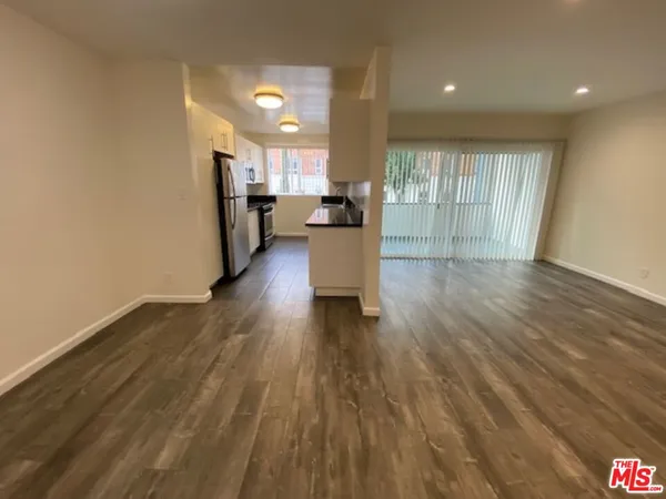 $2,250 | 7045 Hawthorn Avenue, Unit 203, Los Angeles, CA 90028