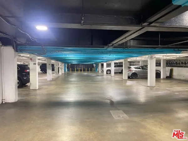 $2,250 | 7045 Hawthorn Avenue, Unit 203, Los Angeles, CA 90028