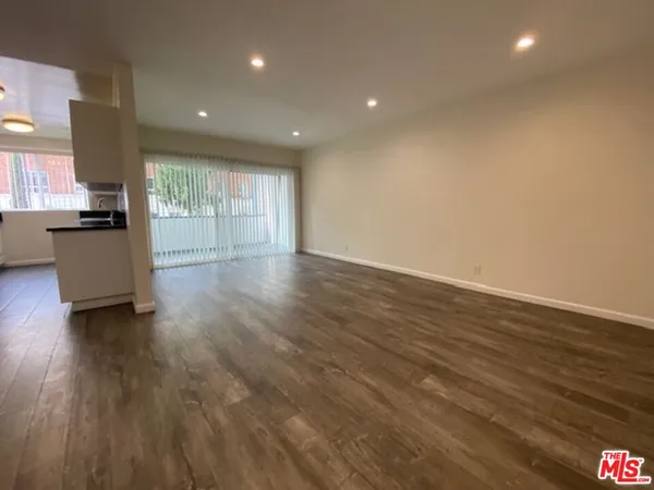 $2,250 | 7045 Hawthorn Avenue, Unit 203, Los Angeles, CA 90028