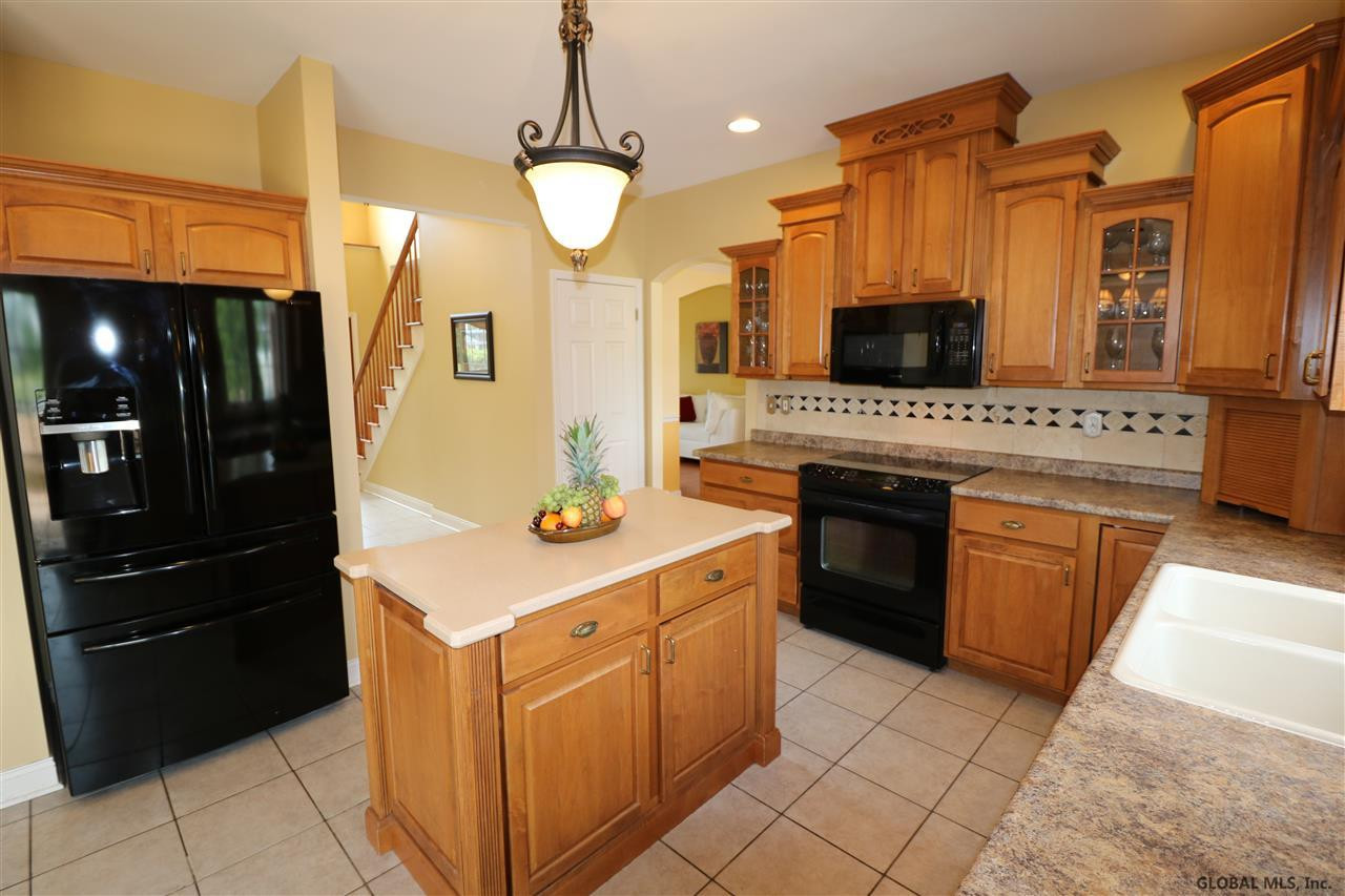 8 Worthington Road Guilderland, NY 12303 - Photo 11 of 24 Photo 11