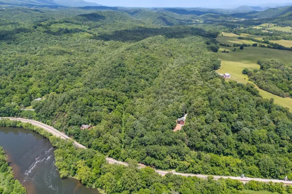 $619,900 | 426 Ezra Drive, Buchanan, VA 24066