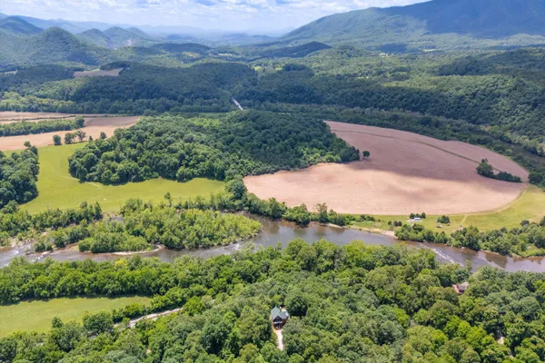 $619,900 | 426 Ezra Drive, Buchanan, VA 24066
