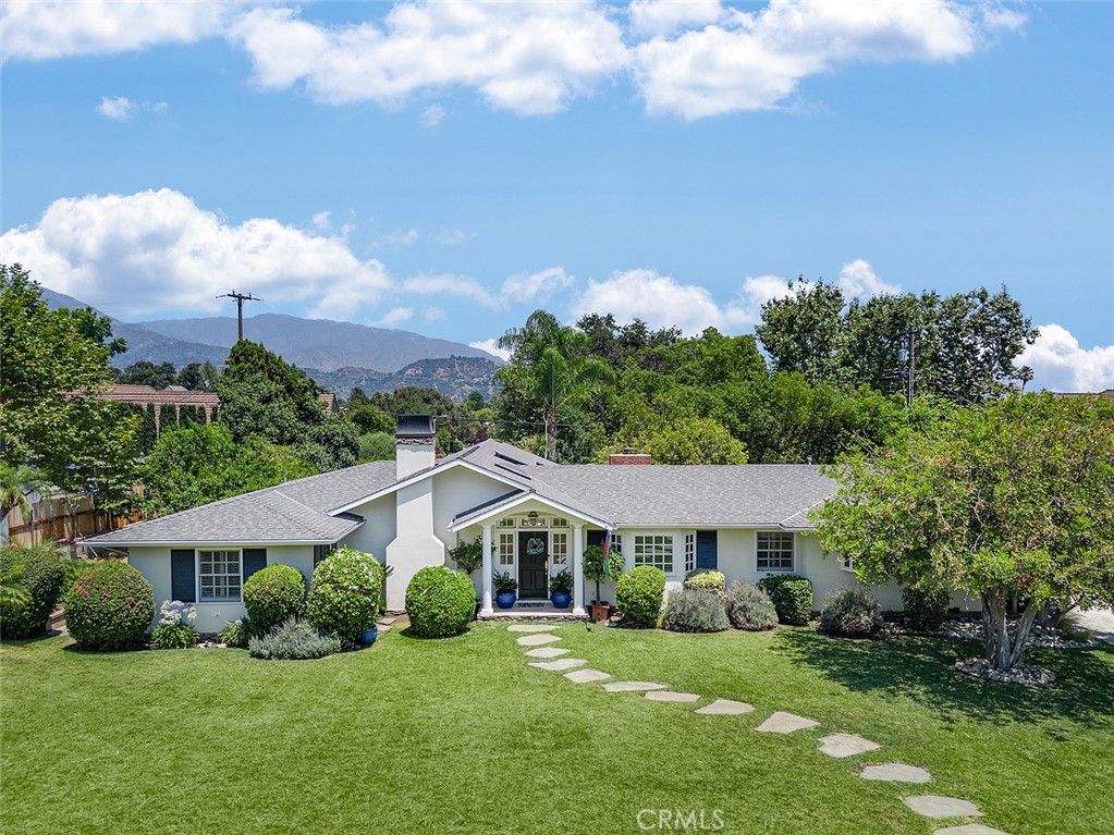 220 South Cañon Ave