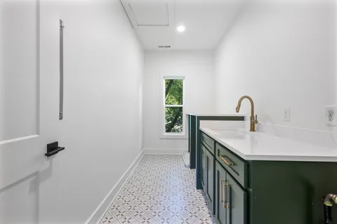 $1,169,000 | 615 North 9th Street, Nashville, TN 37206