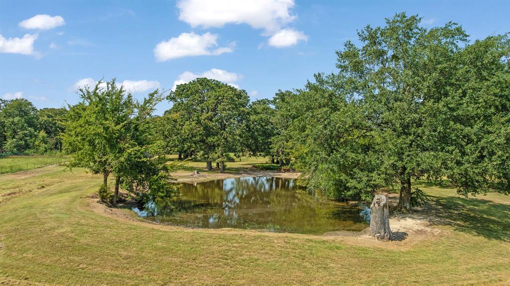 1750 County Road 34430 Sumner, TX 75486 - Photo 6 of 20 a view of a water fountain