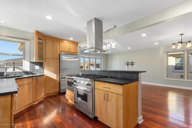 $550,000 | 4615 North Maria Court, Chicago, IL 60656