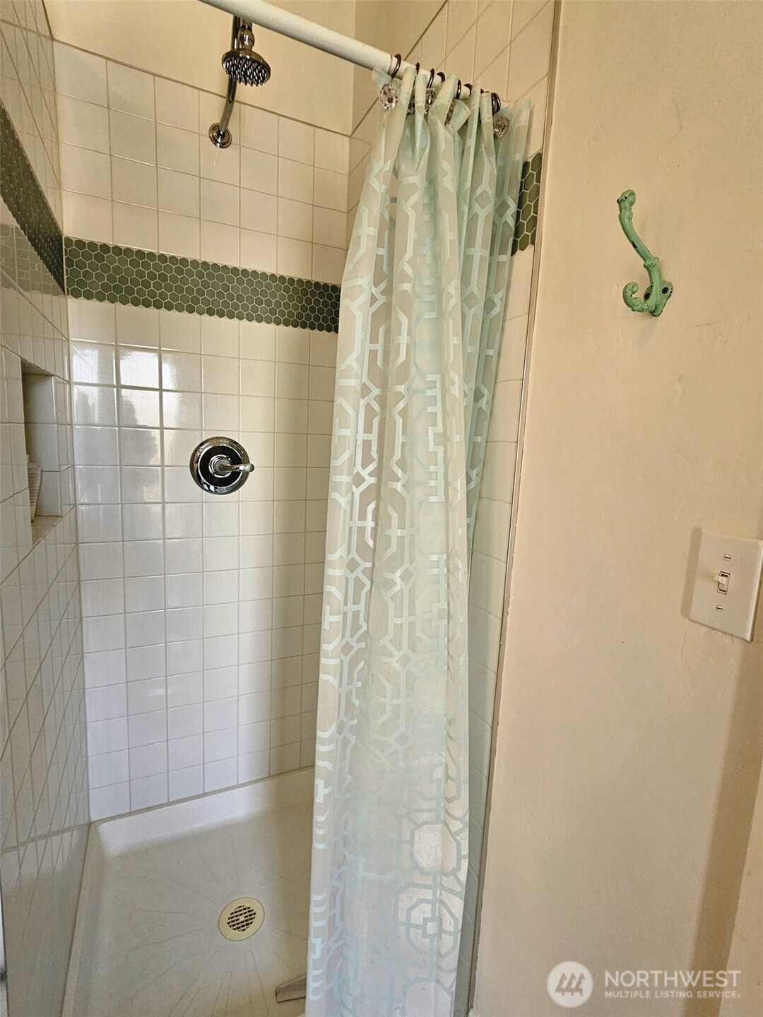 2080 Bettas Road Cle Elum, WA 98922 - Photo 21 of 31 a bathroom with a shower and a sink