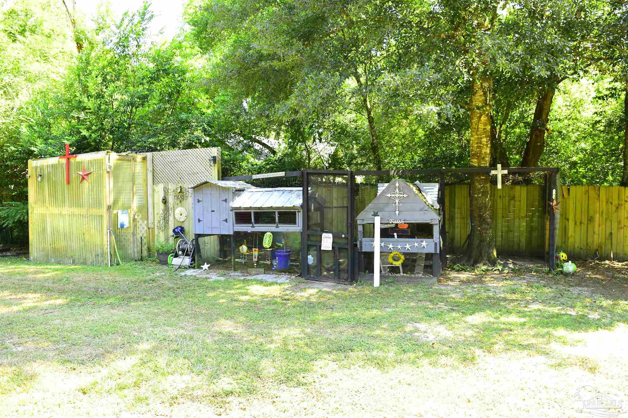 4331 Melton Road Milton, FL 32583 - Photo 8 of 31 Chicken coop and small greenhouse