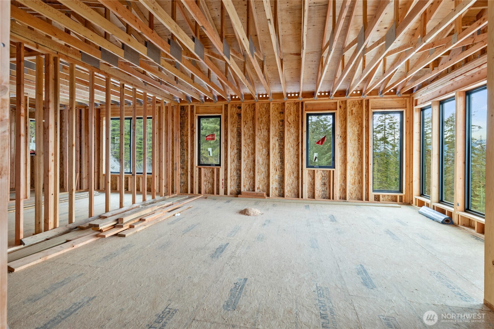 901 Whisper Creek Drive Cle Elum, WA 98922 - Photo 22 of 31 an empty room with windows