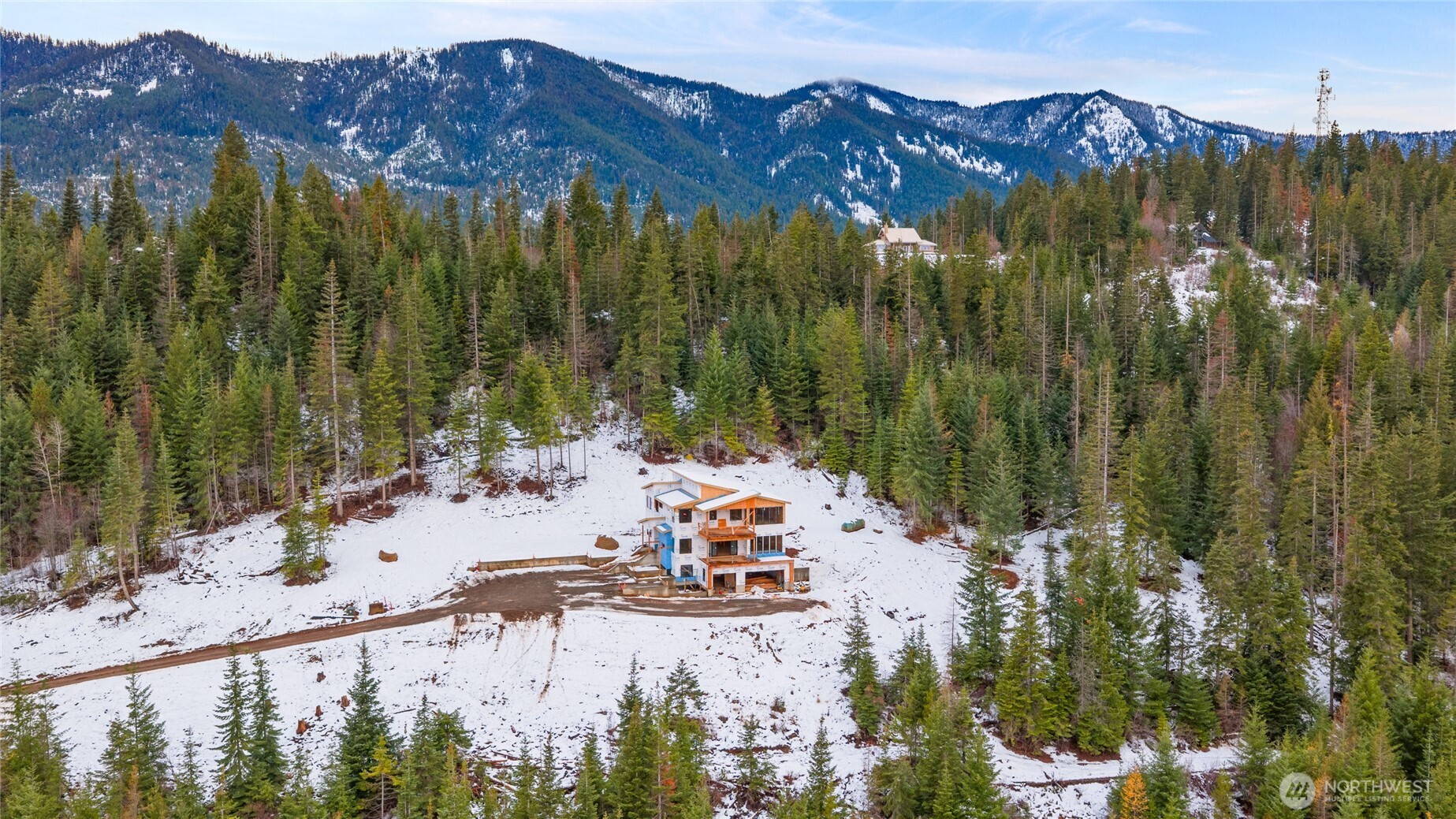 901 Whisper Creek Drive Cle Elum, WA 98922 - Photo 29 of 31 a view of a city with a mountain