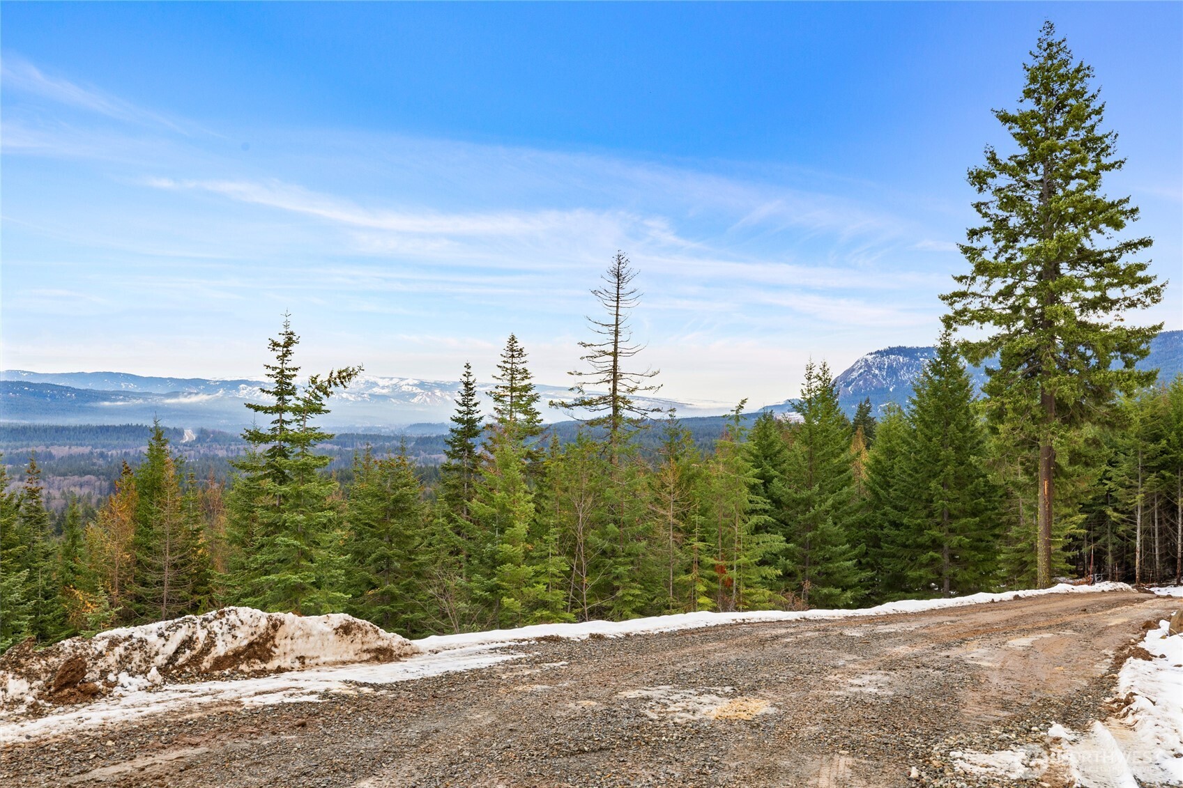 901 Whisper Creek Drive Cle Elum, WA 98922 - Photo 3 of 31 a view of a city