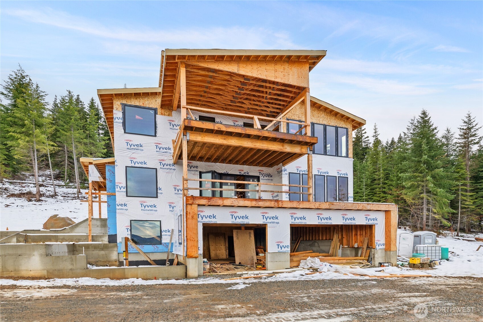 901 Whisper Creek Drive Cle Elum, WA 98922 - Photo 4 of 31 a view of a building with a ocean view