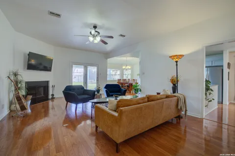 $374,900 | 1937 Squire Court, New Braunfels, TX 78130