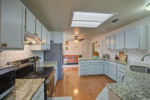 $374,900 | 1937 Squire Court, New Braunfels, TX 78130