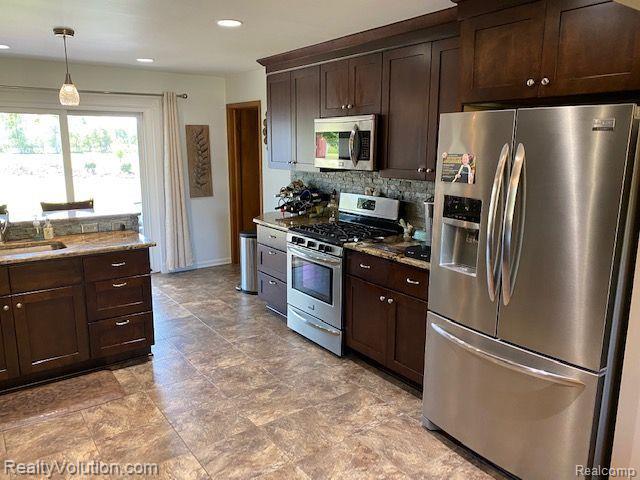 61211 Romeo Plank Road Ray, MI 48096 - Photo 35 of 44