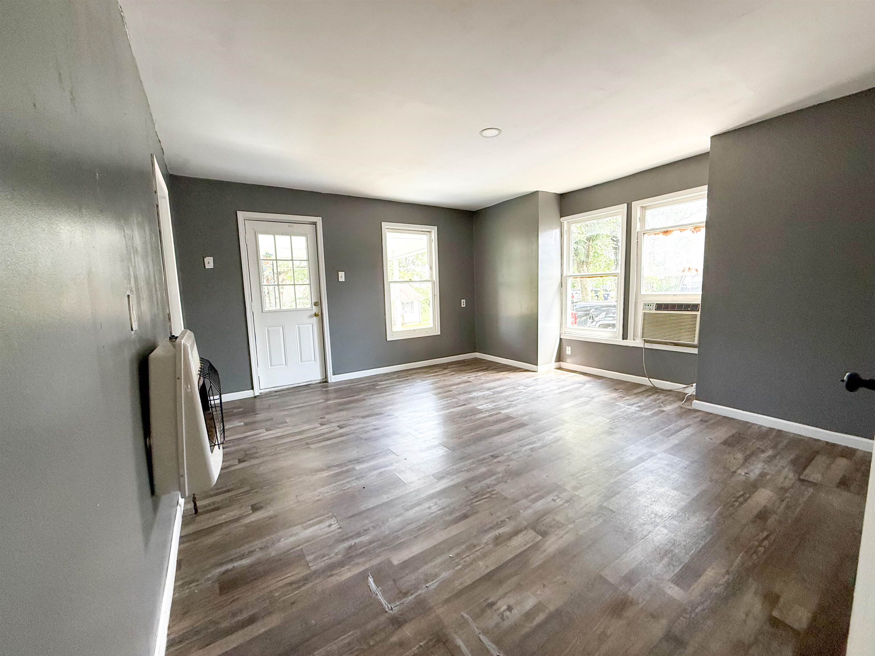 403 Sharp Street Corinth, MS 38834 - Photo 4 of 9 Wood-finish flooring throughout