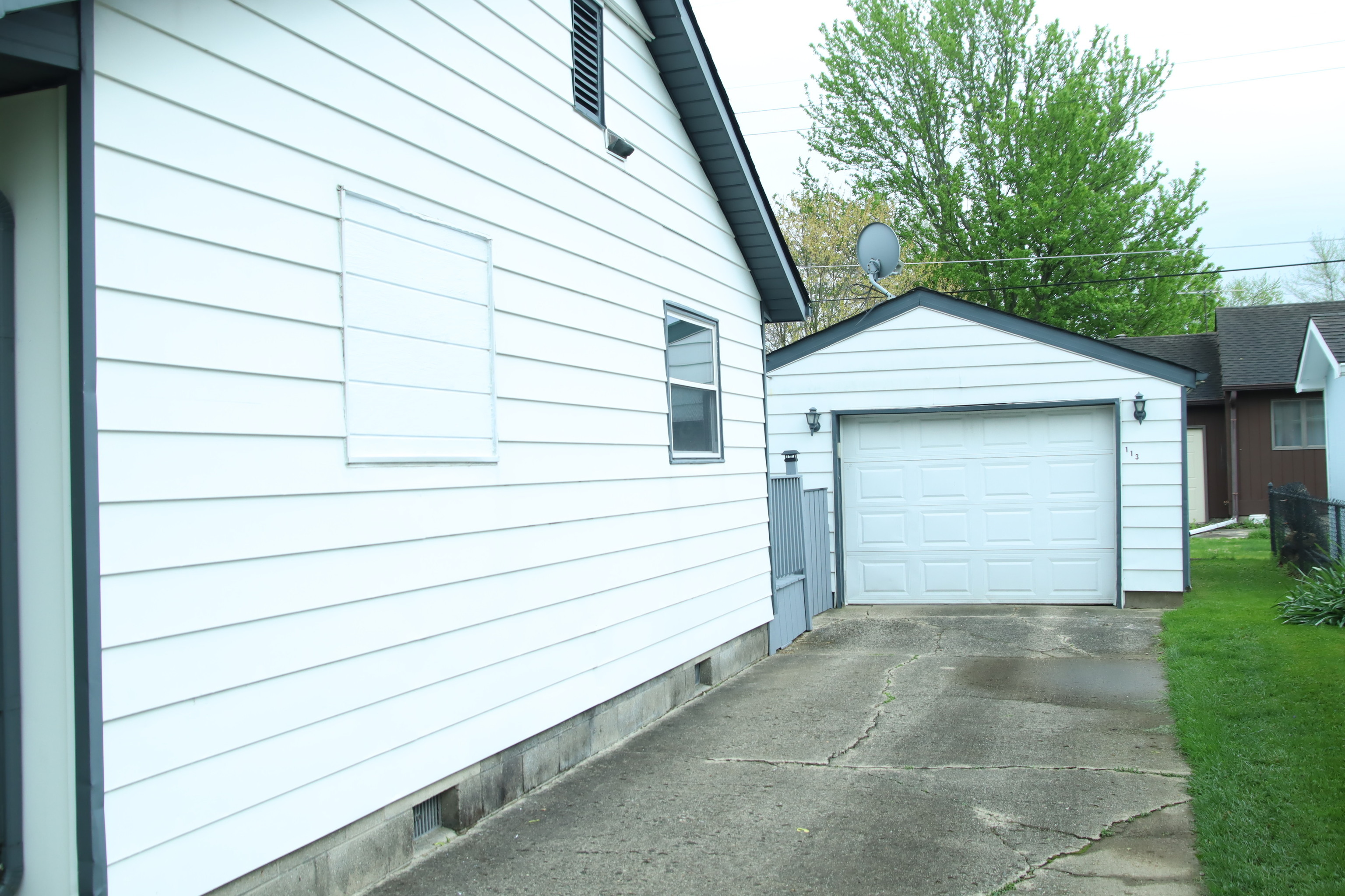 113 Plaza Drive Greenfield, IN 46140 - Photo 2 of 8