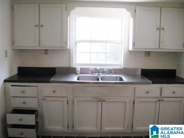 728 27th Street Southwest Birmingham, AL 35211 - Photo 2 of 10
