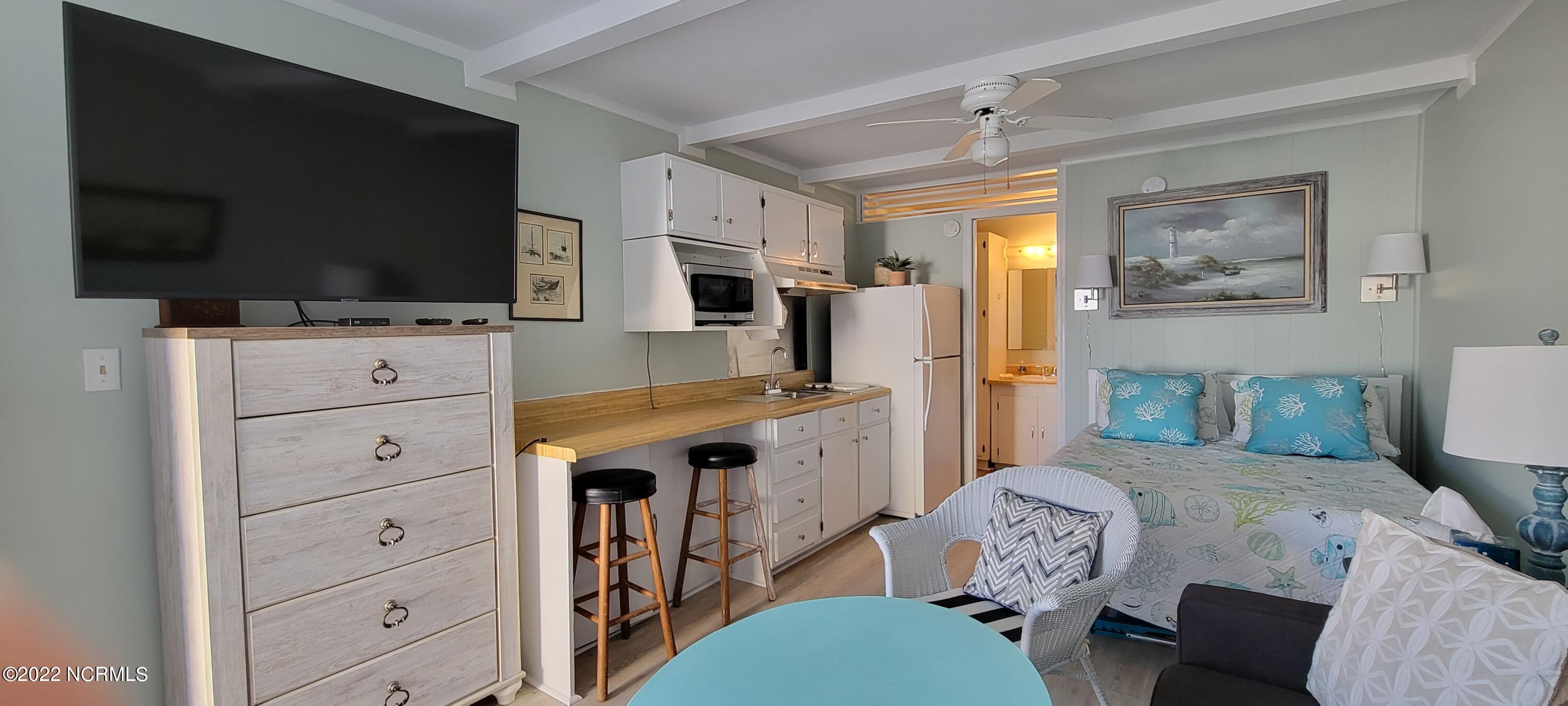 2401 West Fort Macon Road, Unit 119 Atlantic Beach, NC 28512 - Photo 4 of 21 Efficency Kitchen