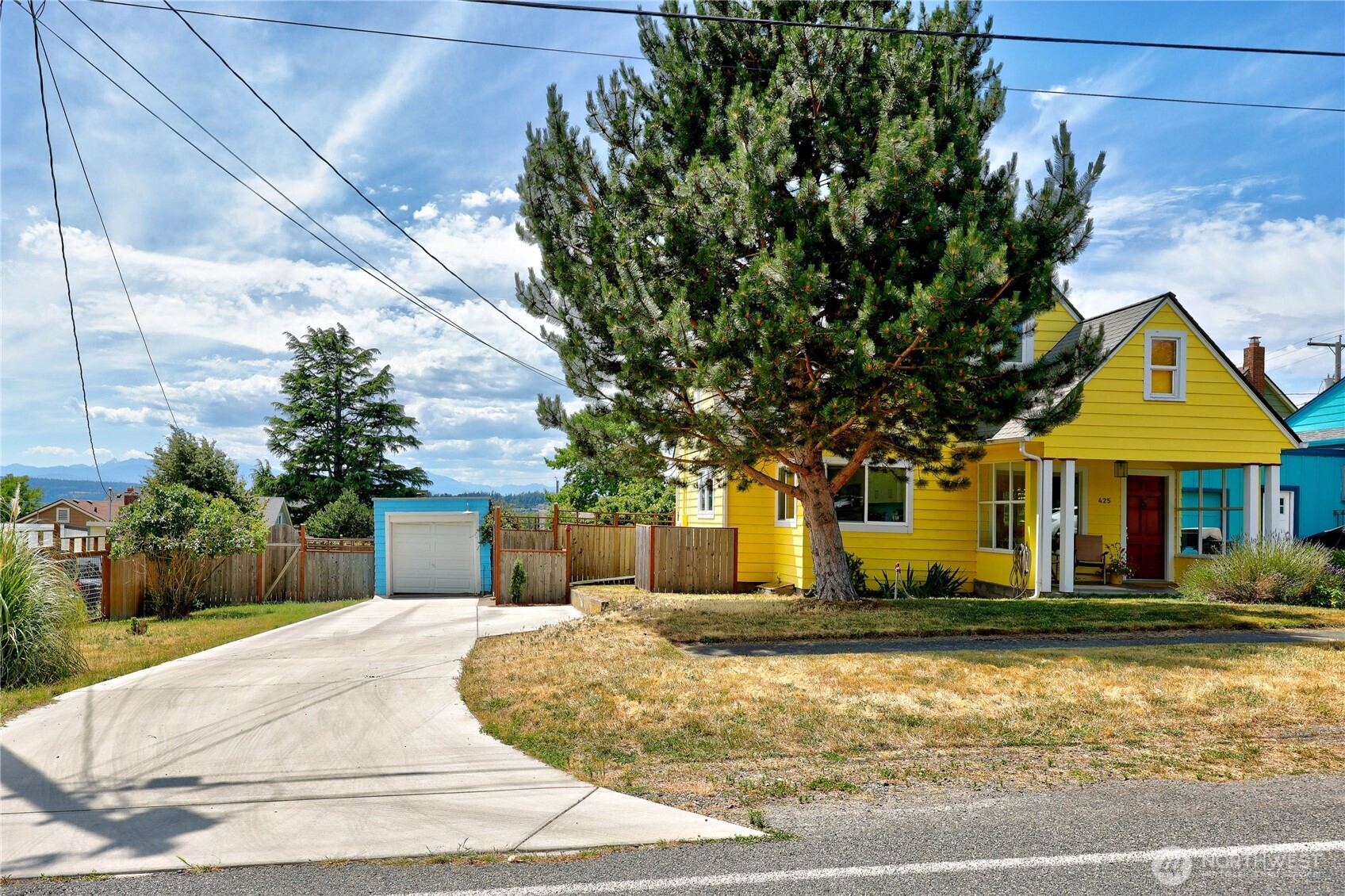 425 Walker Street Port Townsend, WA 98368 - Photo 2 of 40