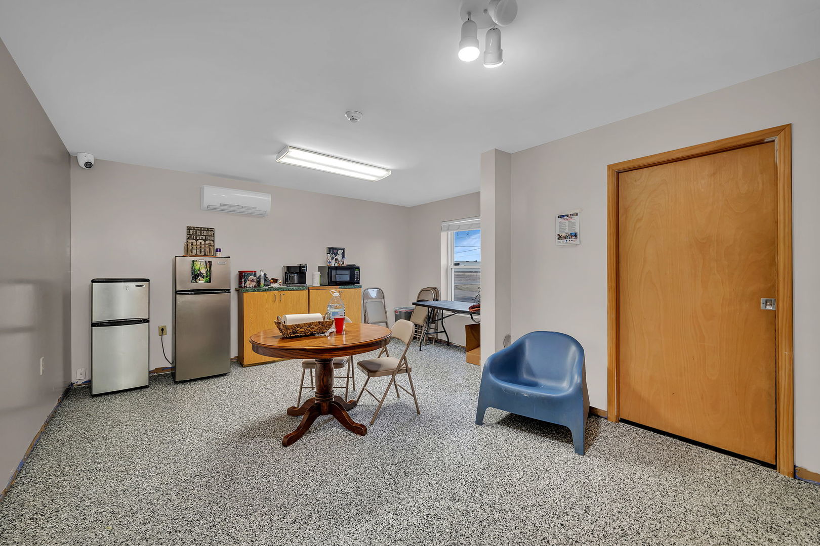 441 North 3059th Road Ottawa, IL 61350 - Photo 6 of 31 a workspace with furniture and a window