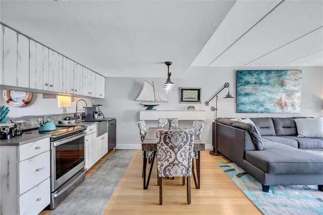 $459,000 | 845 Benjamin Franklin Drive, Unit 302, Sarasota, FL 34236