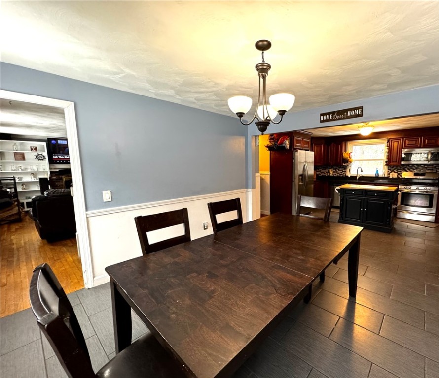 10 Powder Mill Lane Smithfield, RI 02828 - Photo 4 of 35