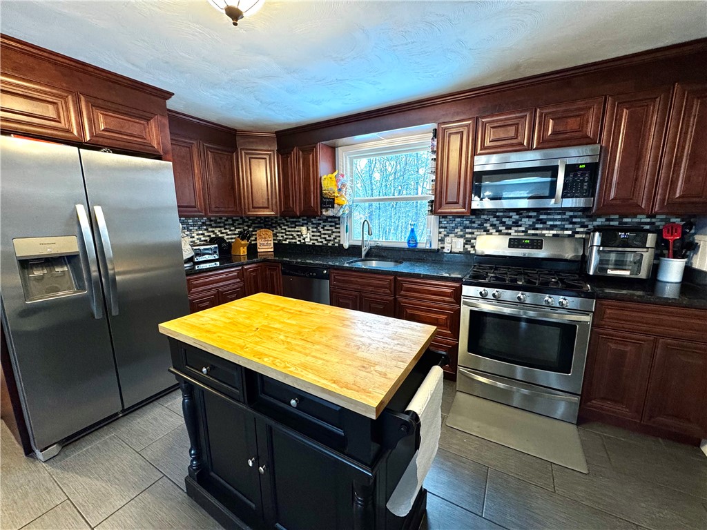 10 Powder Mill Lane Smithfield, RI 02828 - Photo 6 of 35