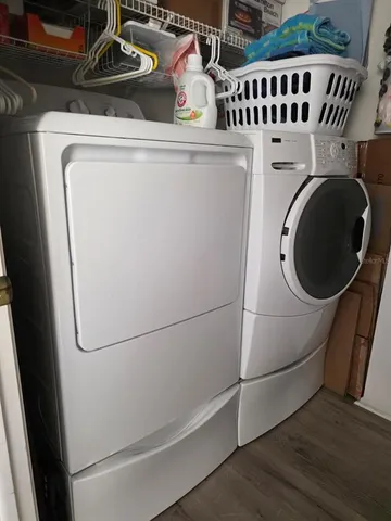 a close up view of a washer and dryer
