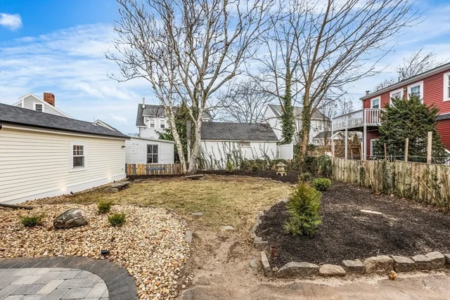 a street view with residential house