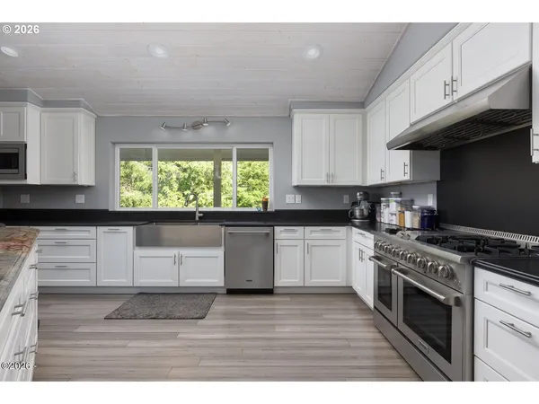 $1,100,000 | 597 Ojalla Road, Siletz, OR 97380