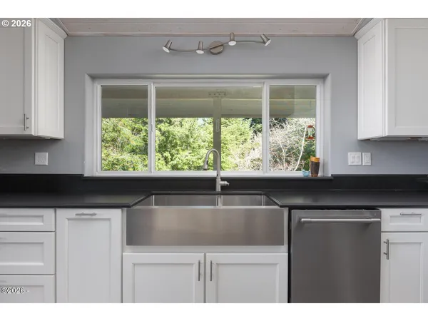 $1,100,000 | 597 Ojalla Road, Siletz, OR 97380