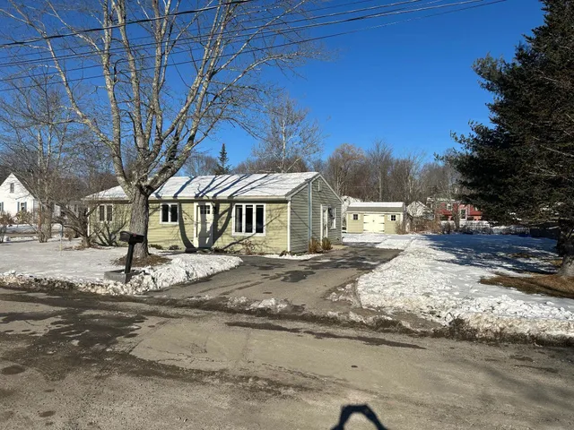 $2,900 | 2 Laperle Avenue, Exeter, NH 03833