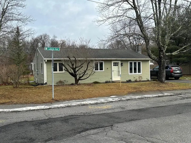 $2,900 | 2 Laperle Avenue, Exeter, NH 03833