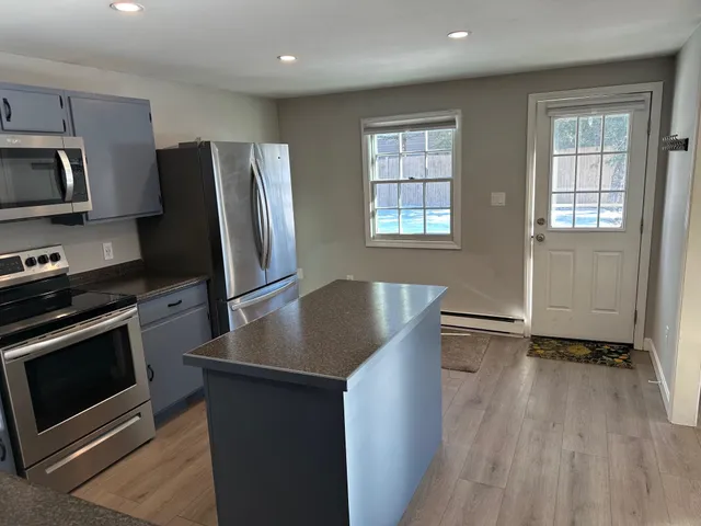 $2,900 | 2 Laperle Avenue, Exeter, NH 03833