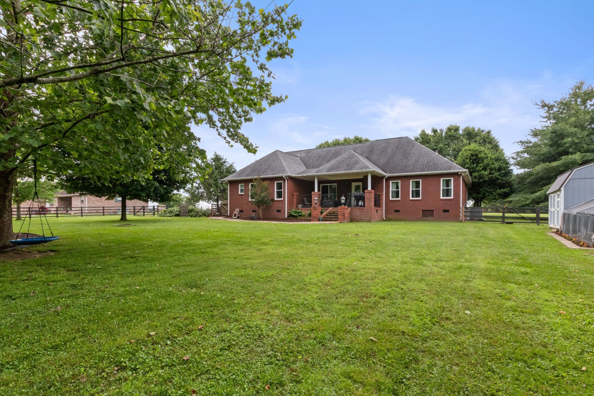 621 Brandon Road Manchester, TN 37355 - Photo 31 of 34 a front view of house with yard