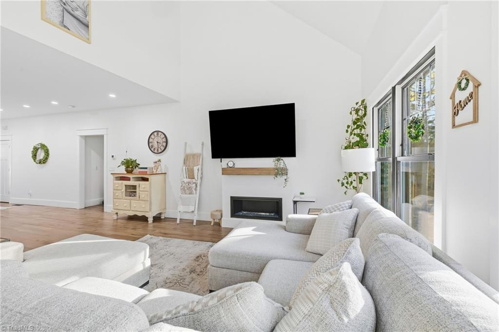 3827 Edgewater Street High Point, NC 27265 - Photo 12 of 46