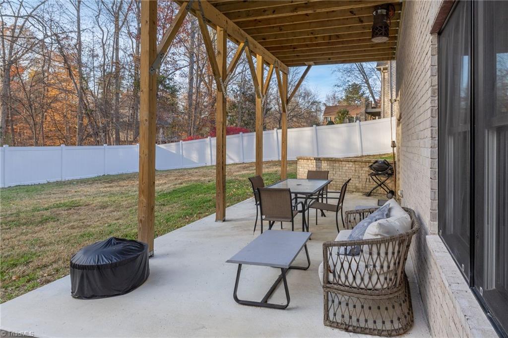 3827 Edgewater Street High Point, NC 27265 - Photo 4 of 46