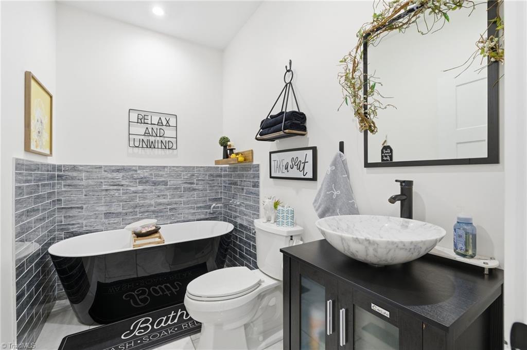 3827 Edgewater Street High Point, NC 27265 - Photo 42 of 46