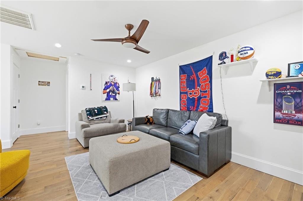 3827 Edgewater Street High Point, NC 27265 - Photo 10 of 46