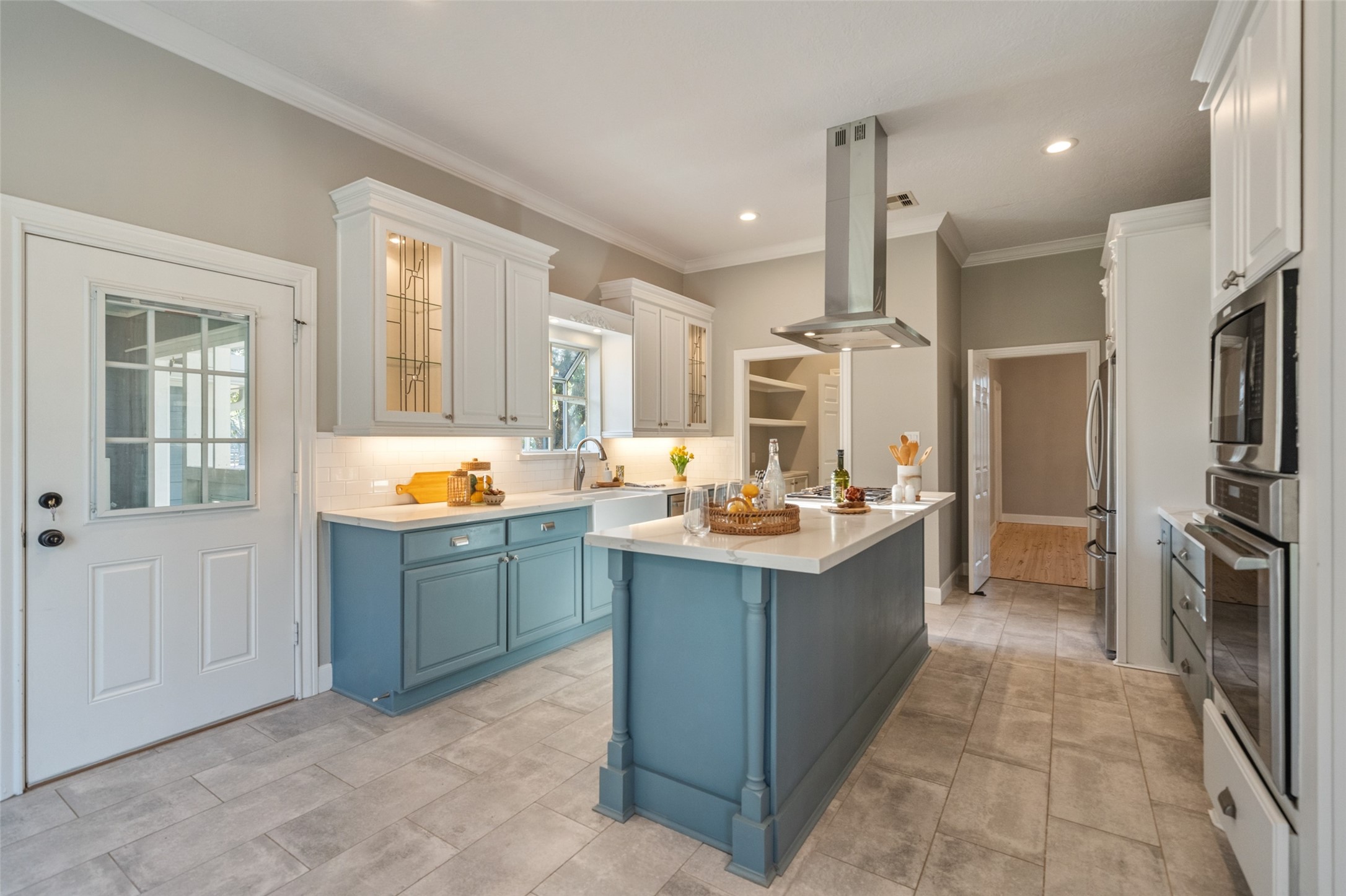 36003 Post Oak Circle Magnolia, TX 77355 - Photo 13 of 50 a large kitchen with kitchen island a sink stove and refrigerator