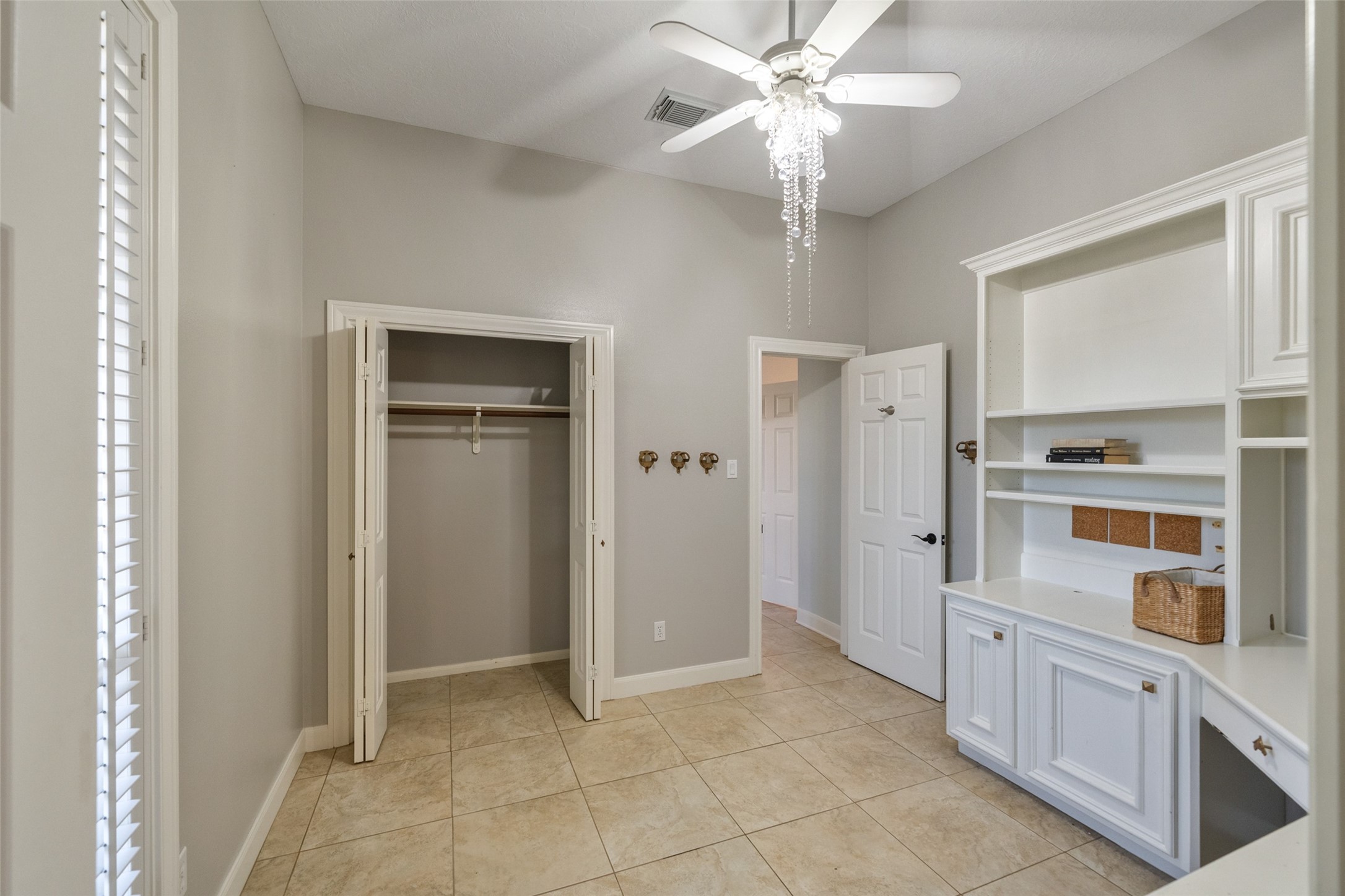 36003 Post Oak Circle Magnolia, TX 77355 - Photo 28 of 50 a view of a kitchen with an entryway and chandelier fan