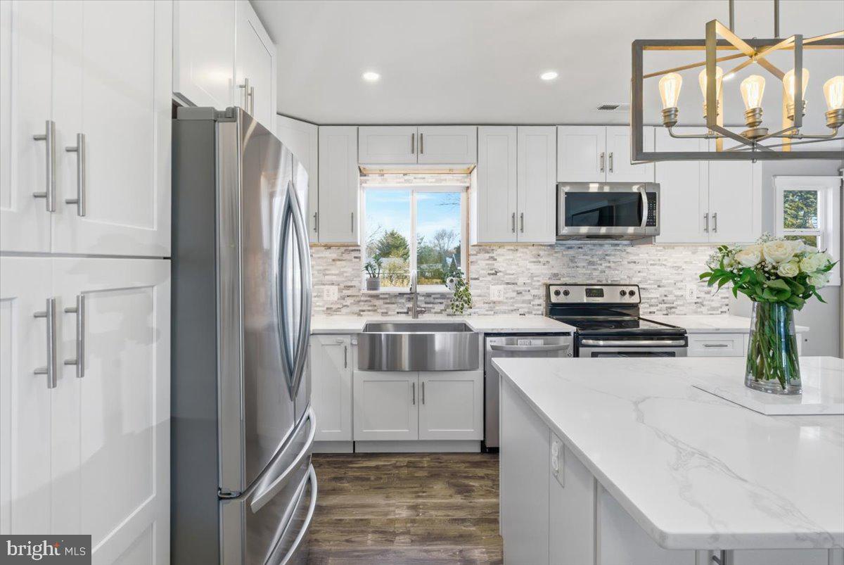 103 North Cypress Road Sterling, VA 20164 - Photo 14 of 31 Updated Stainless steel appliances
