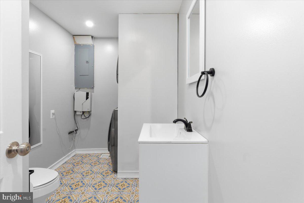 103 North Cypress Road Sterling, VA 20164 - Photo 16 of 31 Powder room