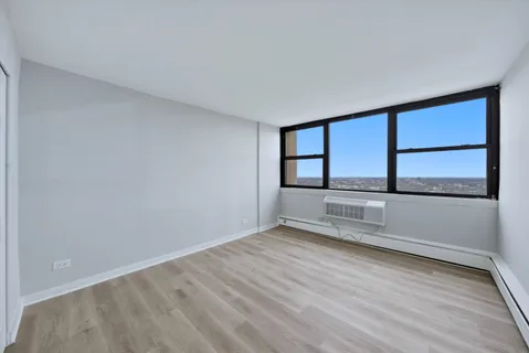 $275,000 | 5740 North Sheridan Road, Unit 17D, Chicago, IL 60660