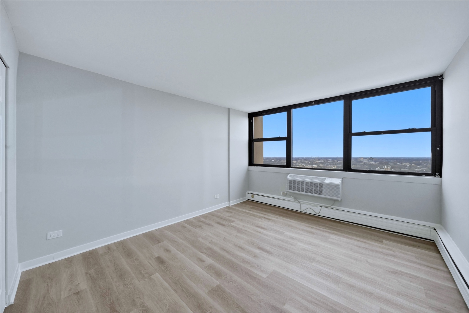 5740 North Sheridan Road, Unit 17D Chicago, IL 60660 - Photo 12 of 18