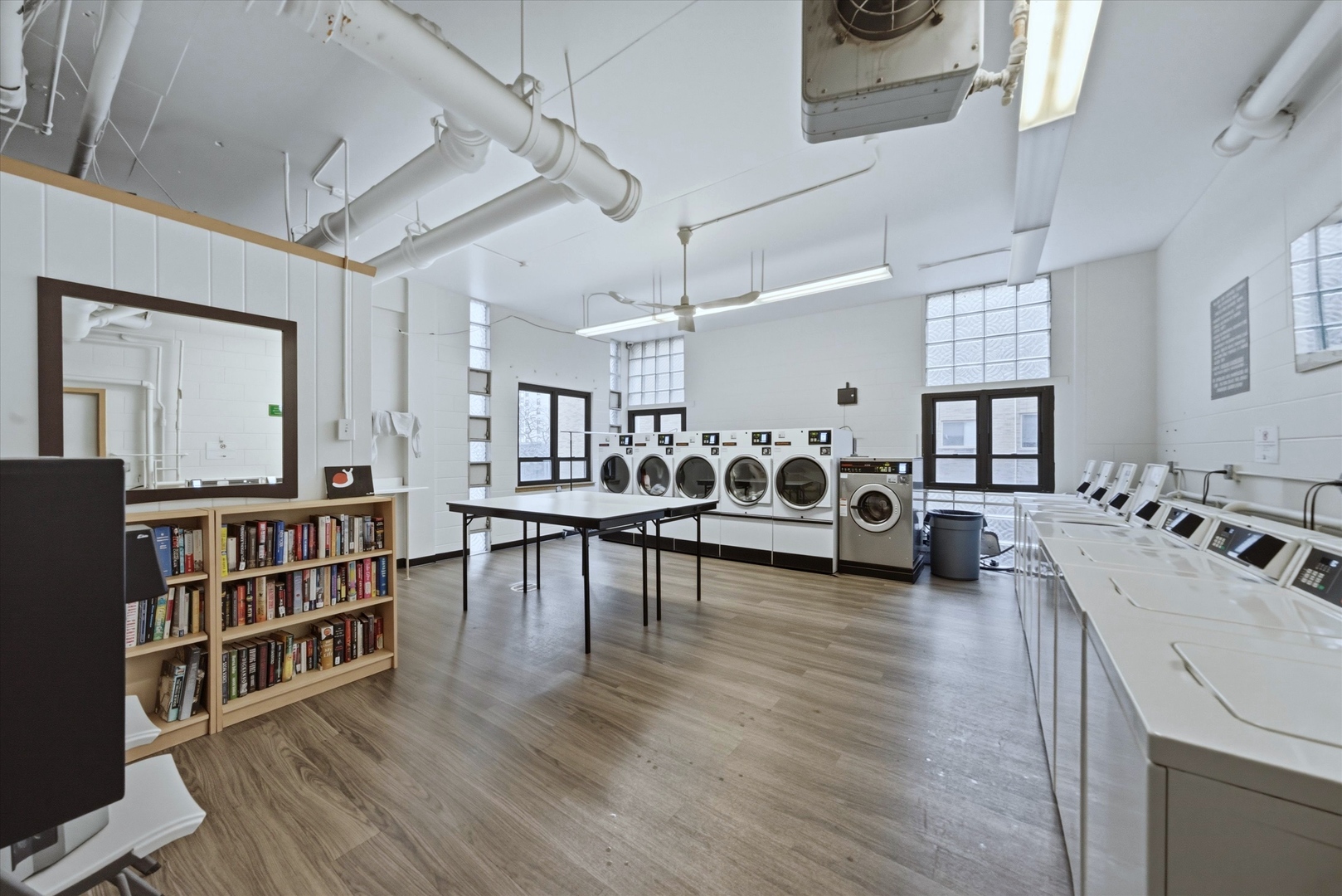 5740 North Sheridan Road, Unit 17D Chicago, IL 60660 - Photo 17 of 18