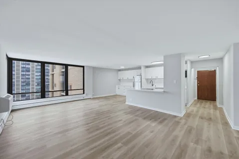 $275,000 | 5740 North Sheridan Road, Unit 17D, Chicago, IL 60660