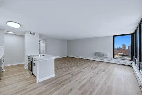 $275,000 | 5740 North Sheridan Road, Unit 17D, Chicago, IL 60660